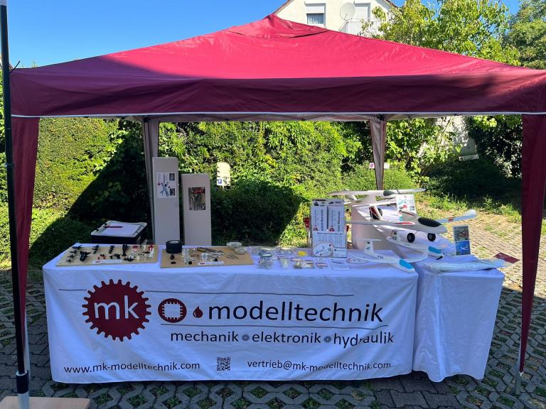 Verkaufsstand von mk-modelltechnik an der 75-Jahrfeier von der Bastlerzentrale Tannert